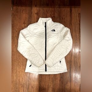 Women’s north face light/thin puffer jacket